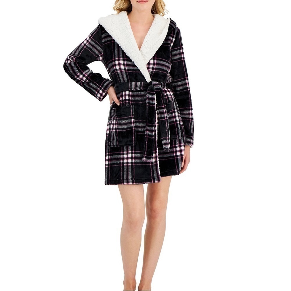NEW-JENNI Scotch Plaid Print,Cozy, Super Soft, Pockets,Short Sherpa Hooded Robe